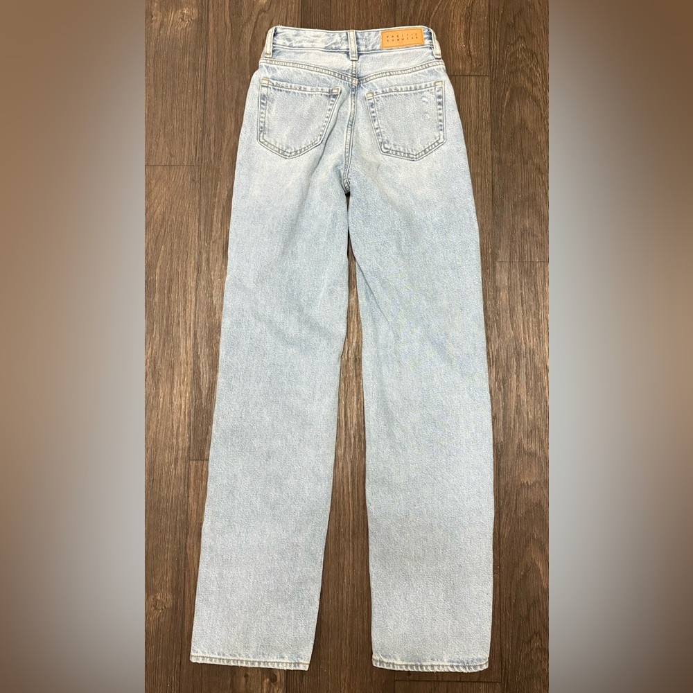 PacSun 90s Boyfriend Jeans Size 22 Light Wash Distressed High Rise - Picture 2 of 5